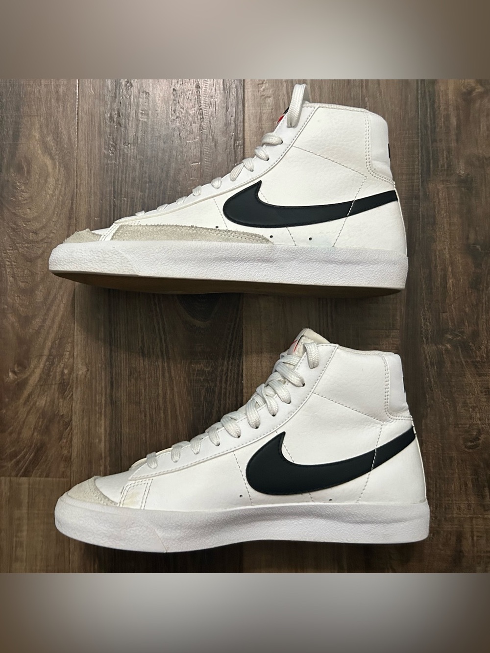 Nike Blazer Mid ’77 High Top - Youth 7Y / Women’s 8.5 (DA4086-100) 2022